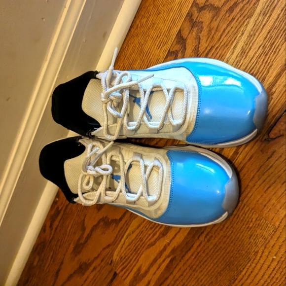 Clean barely worn Jordans - Picture 1 of 4